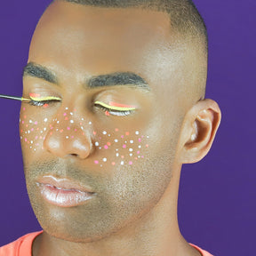 delineador líquido laranja